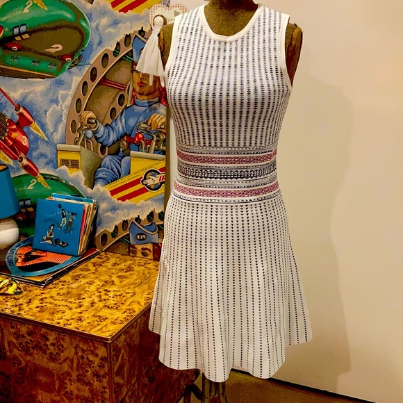 French Connection Dresses & Skirts - FRENCH CONNECTION viscose day Dress